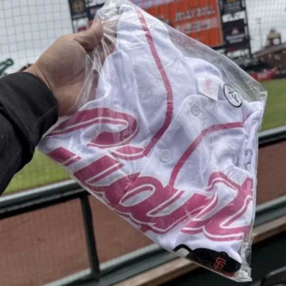 BRAND NEW San Francisco SF Giants Hello Kitty Jersey - SGA - Size XL - 6/8/2025 - Picture 3 of 4